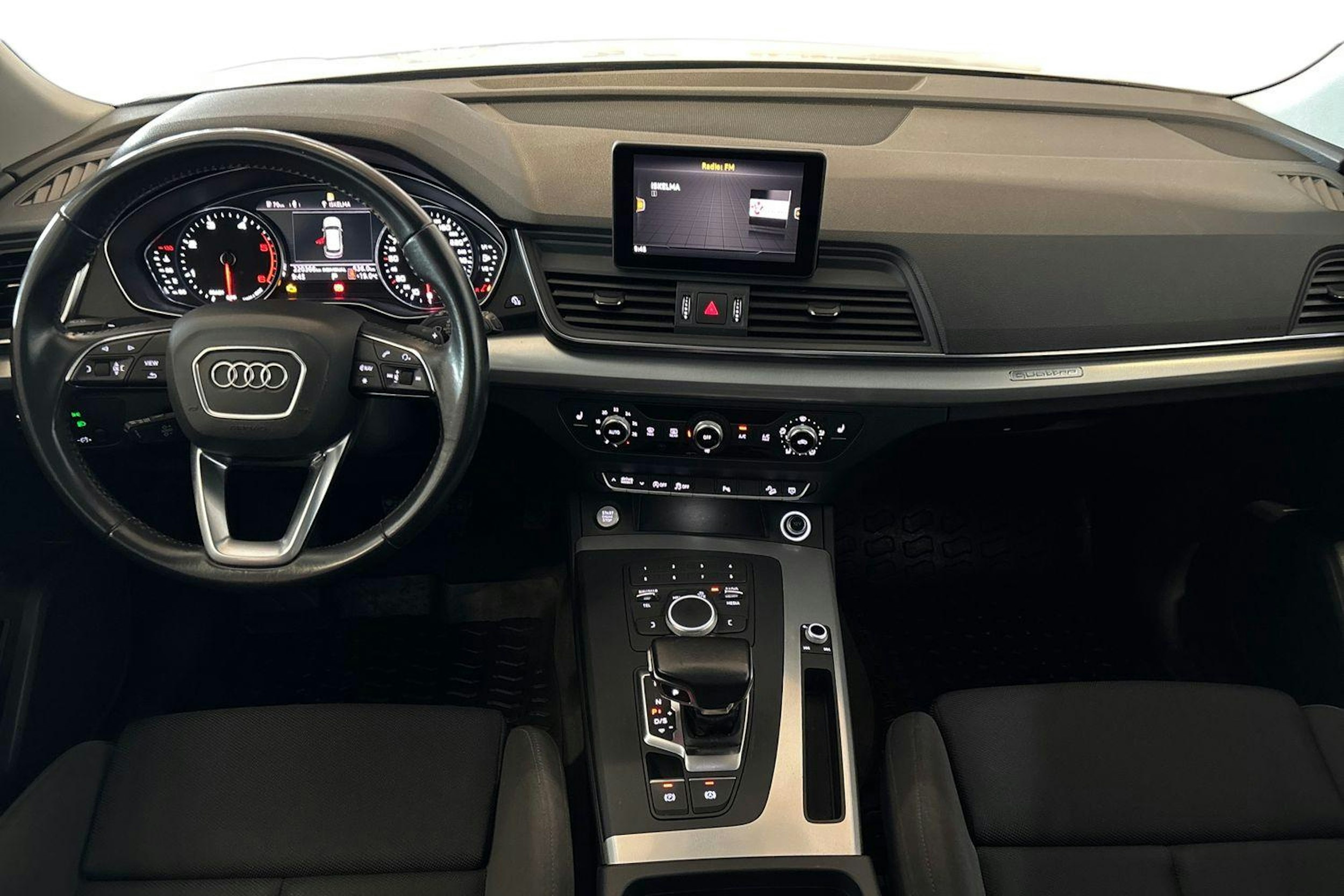 Valkoinen Audi Q5 2018 kuva 9.