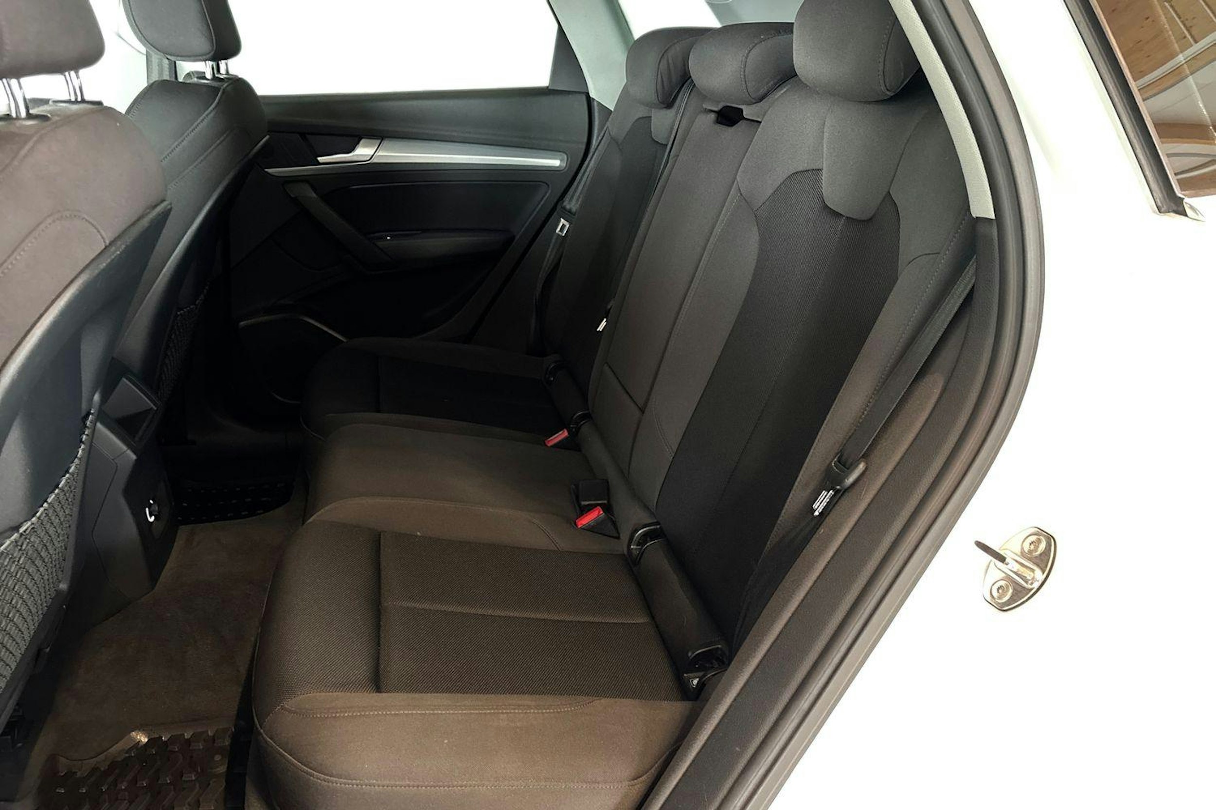 Valkoinen Audi Q5 2018 kuva 10.
