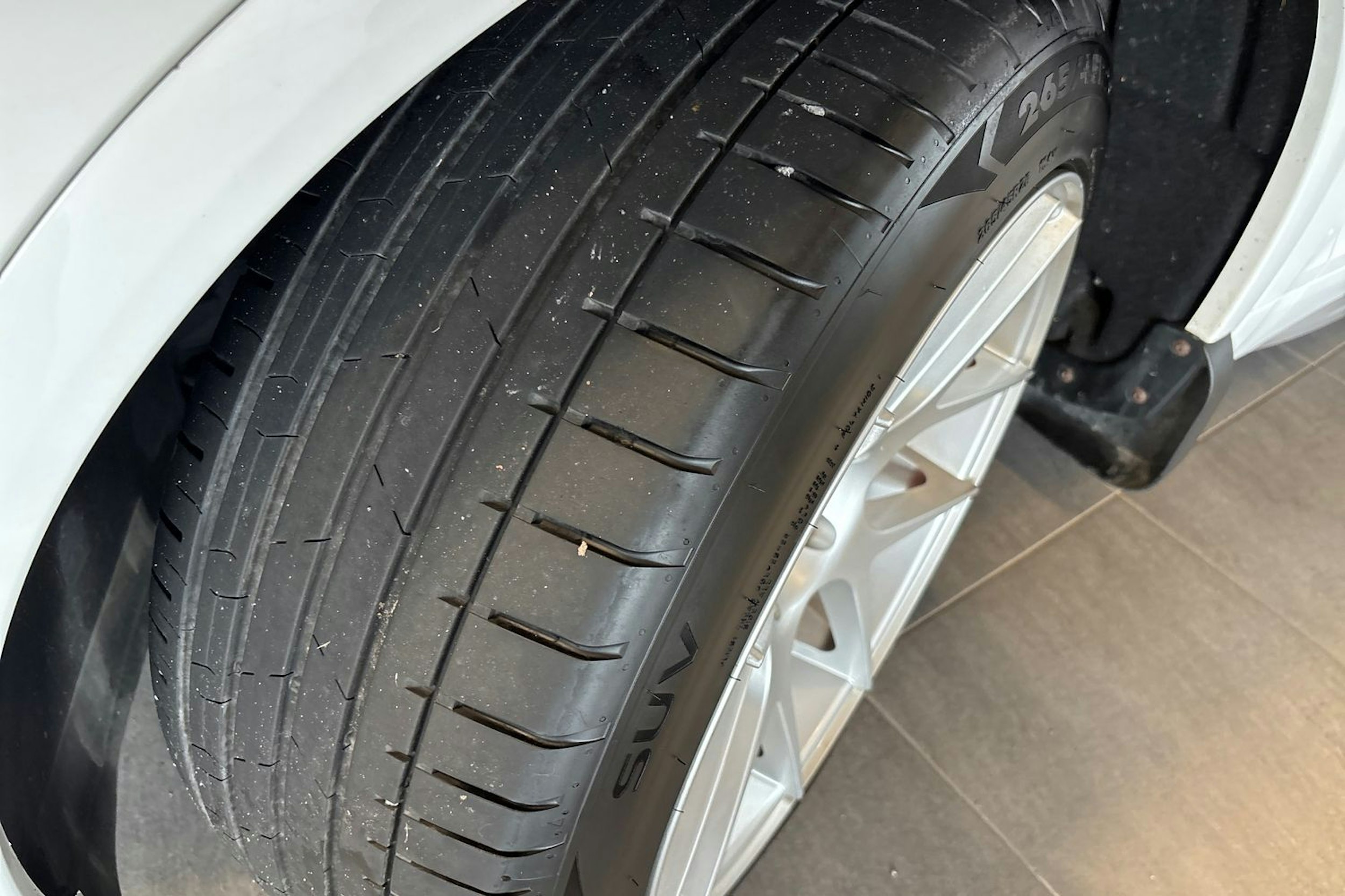 Valkoinen Audi Q5 2018 kuva 13.