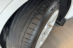 Valkoinen Audi Q5 2018 kuva 13.