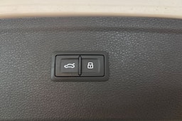 Valkoinen Audi Q5 2018 kuva 17.