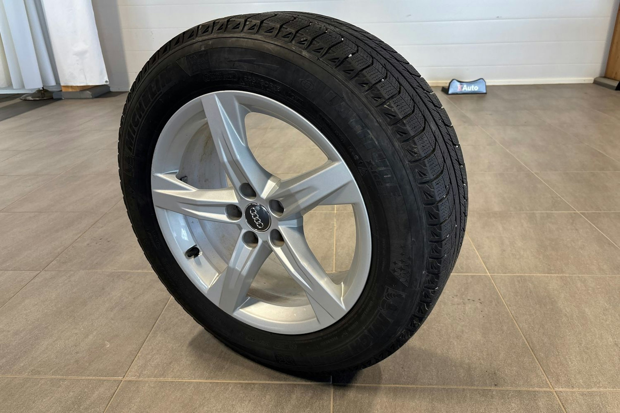 Valkoinen Audi Q5 2018 kuva 18.