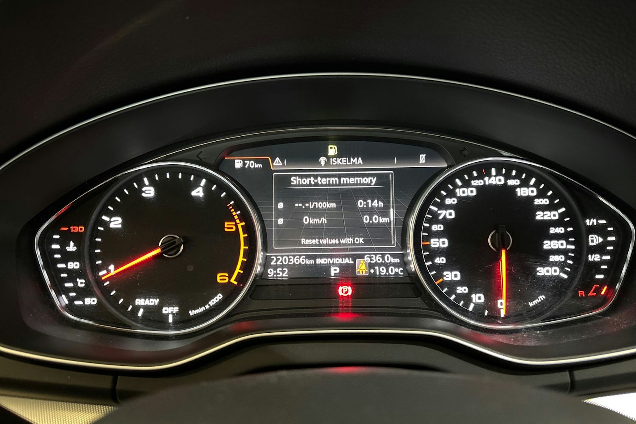 Valkoinen Audi Q5 2018 kuva 19.