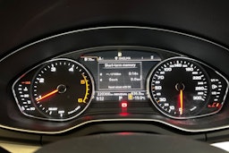 Valkoinen Audi Q5 2018 kuva 19.