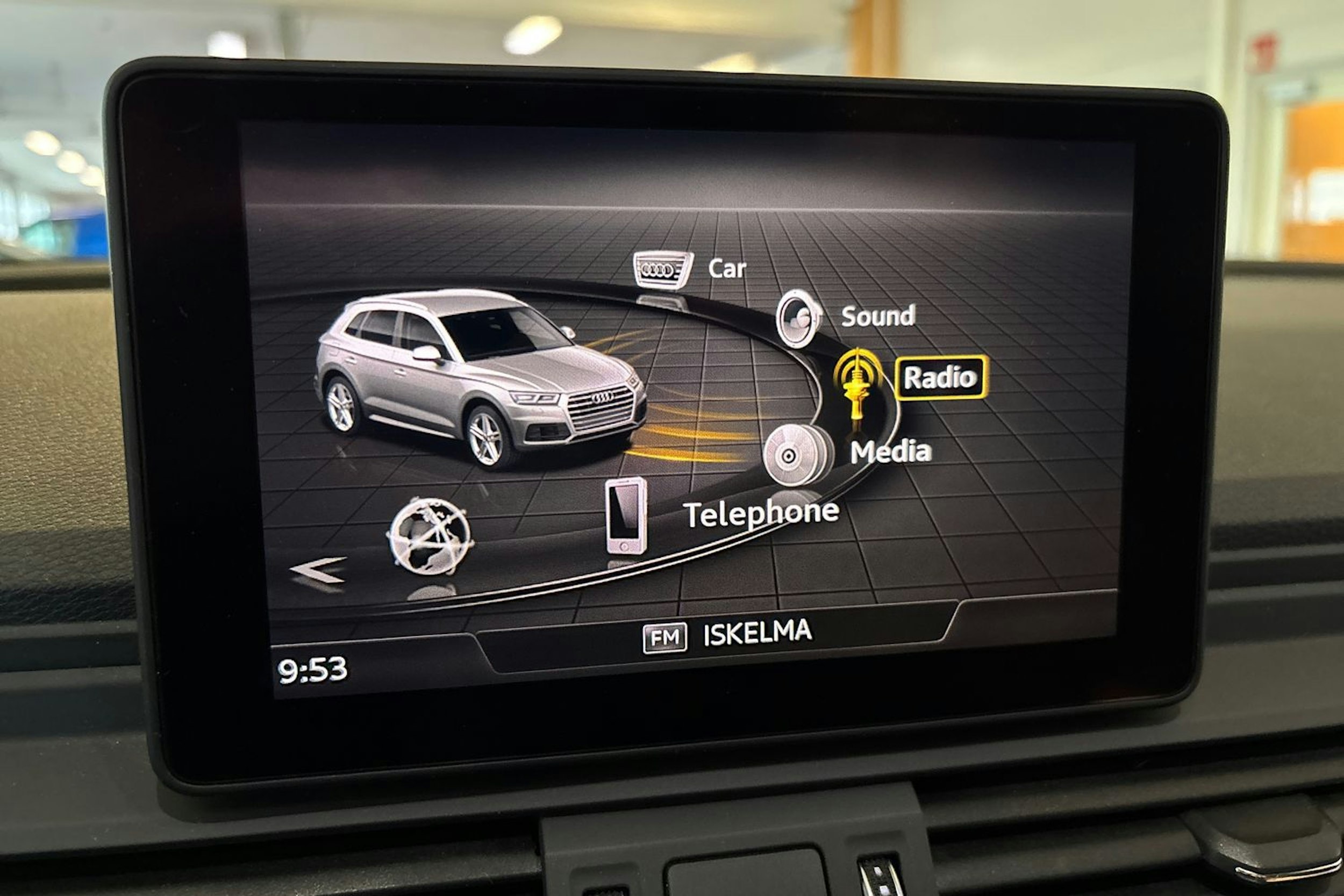Valkoinen Audi Q5 2018 kuva 22.