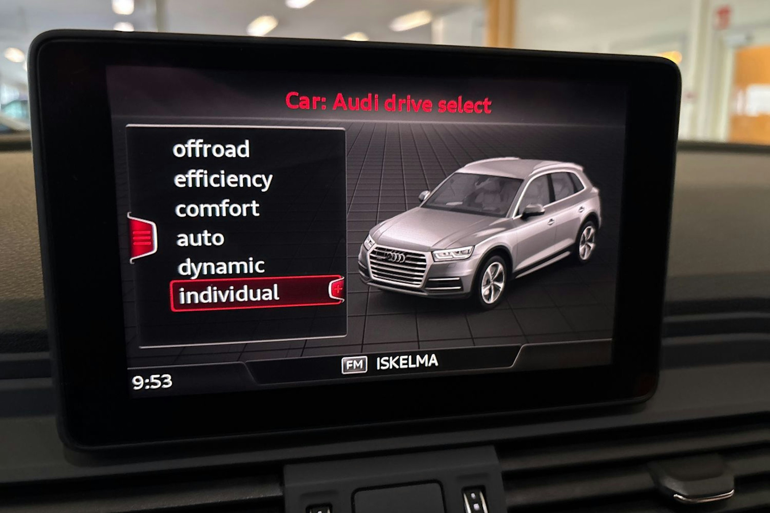 Valkoinen Audi Q5 2018 kuva 23.