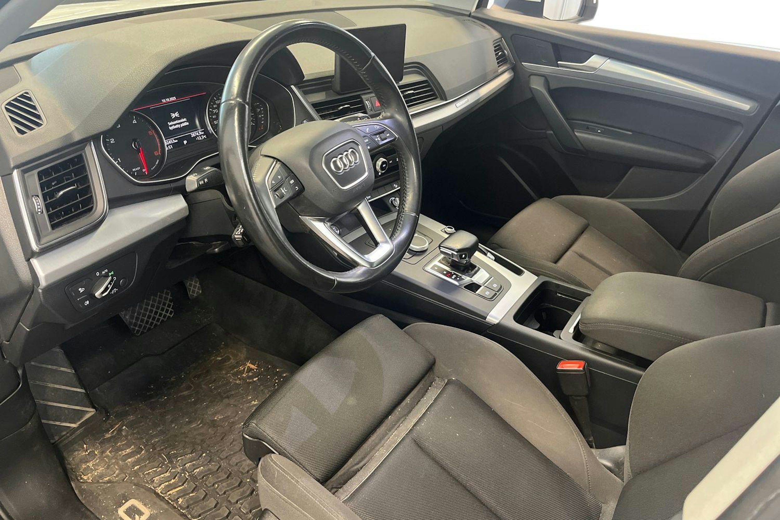 valkoinen Audi Q5 2018 kuva 3.