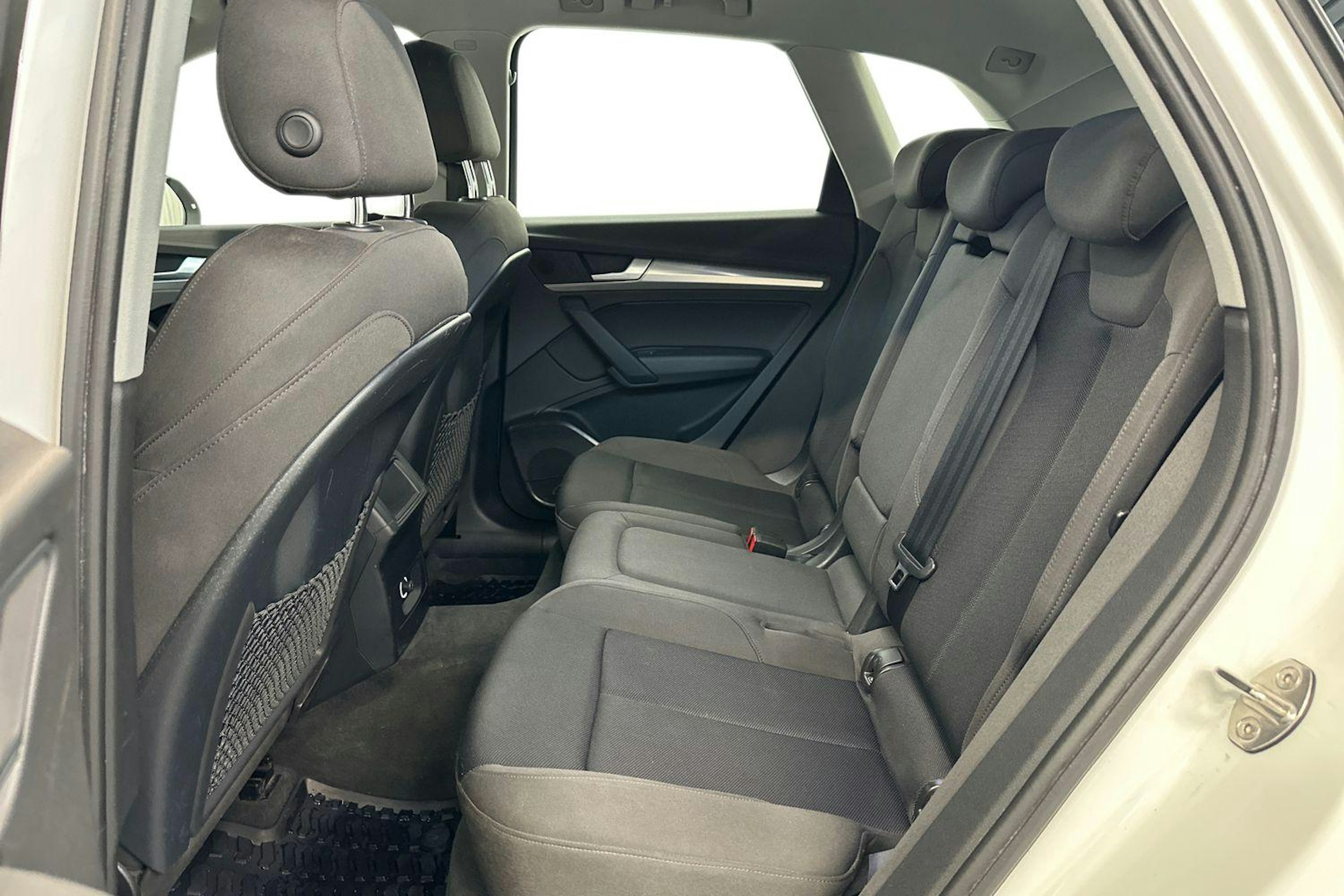 valkoinen Audi Q5 2018 kuva 10.