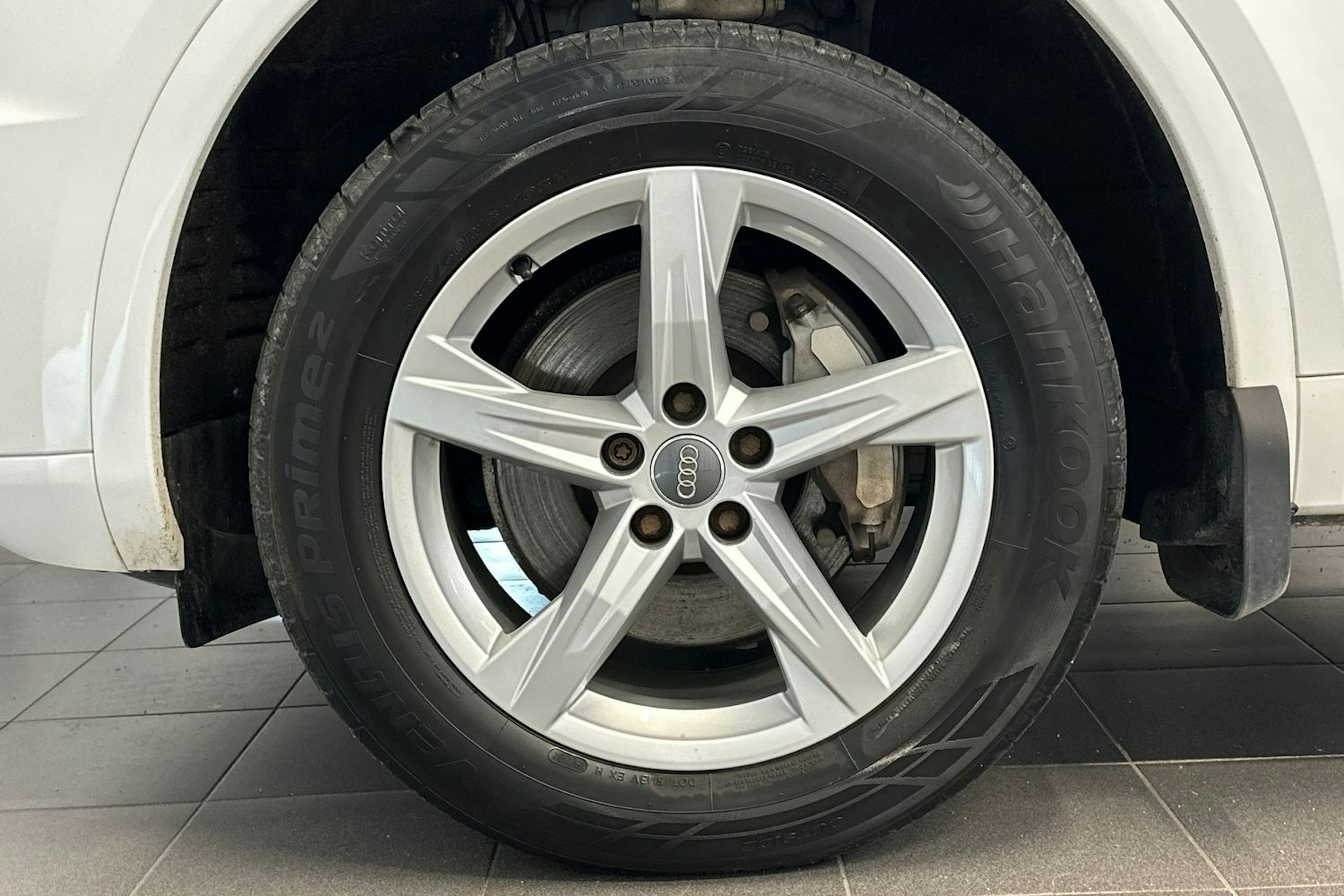 valkoinen Audi Q5 2018 kuva 11.
