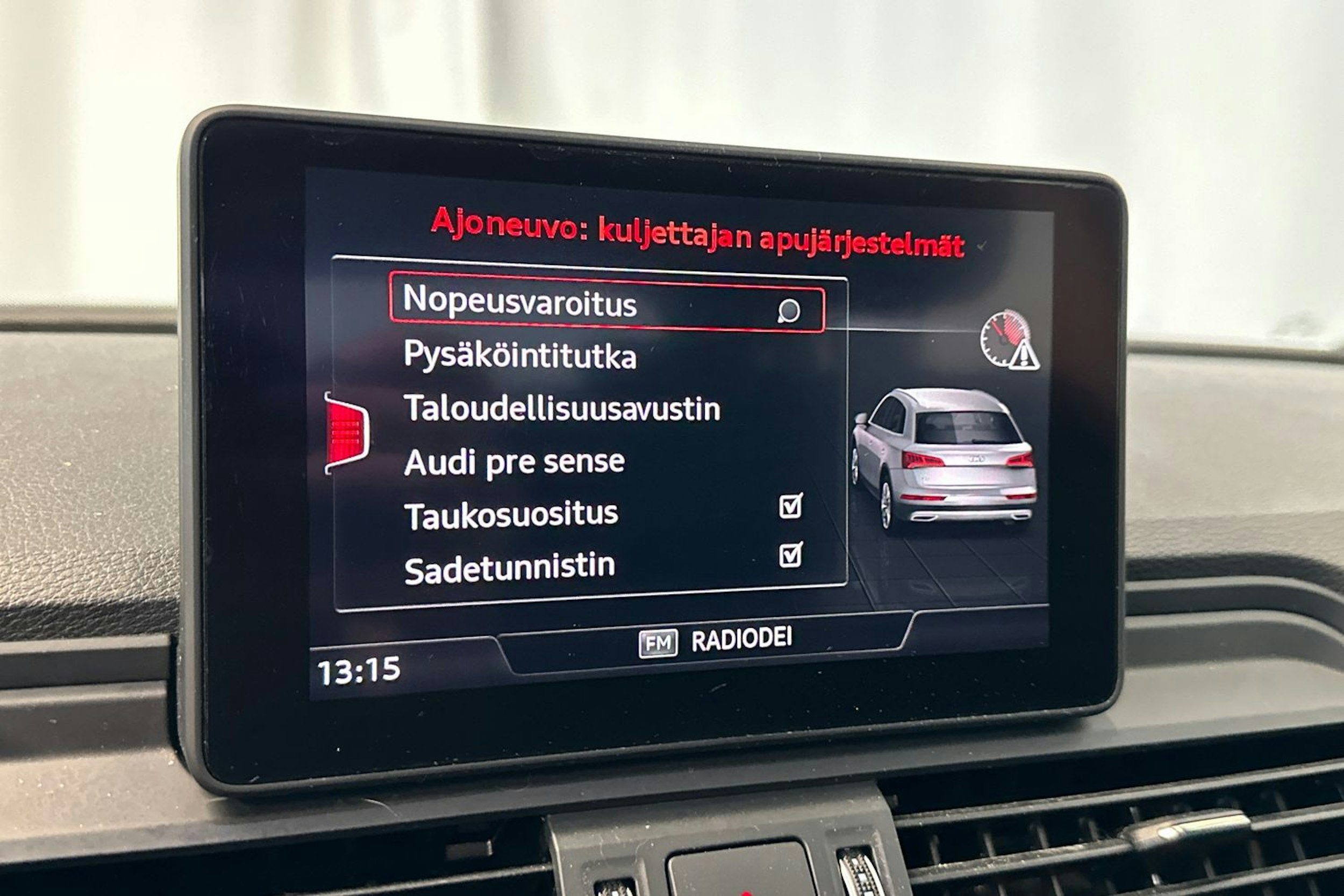 valkoinen Audi Q5 2018 kuva 21.