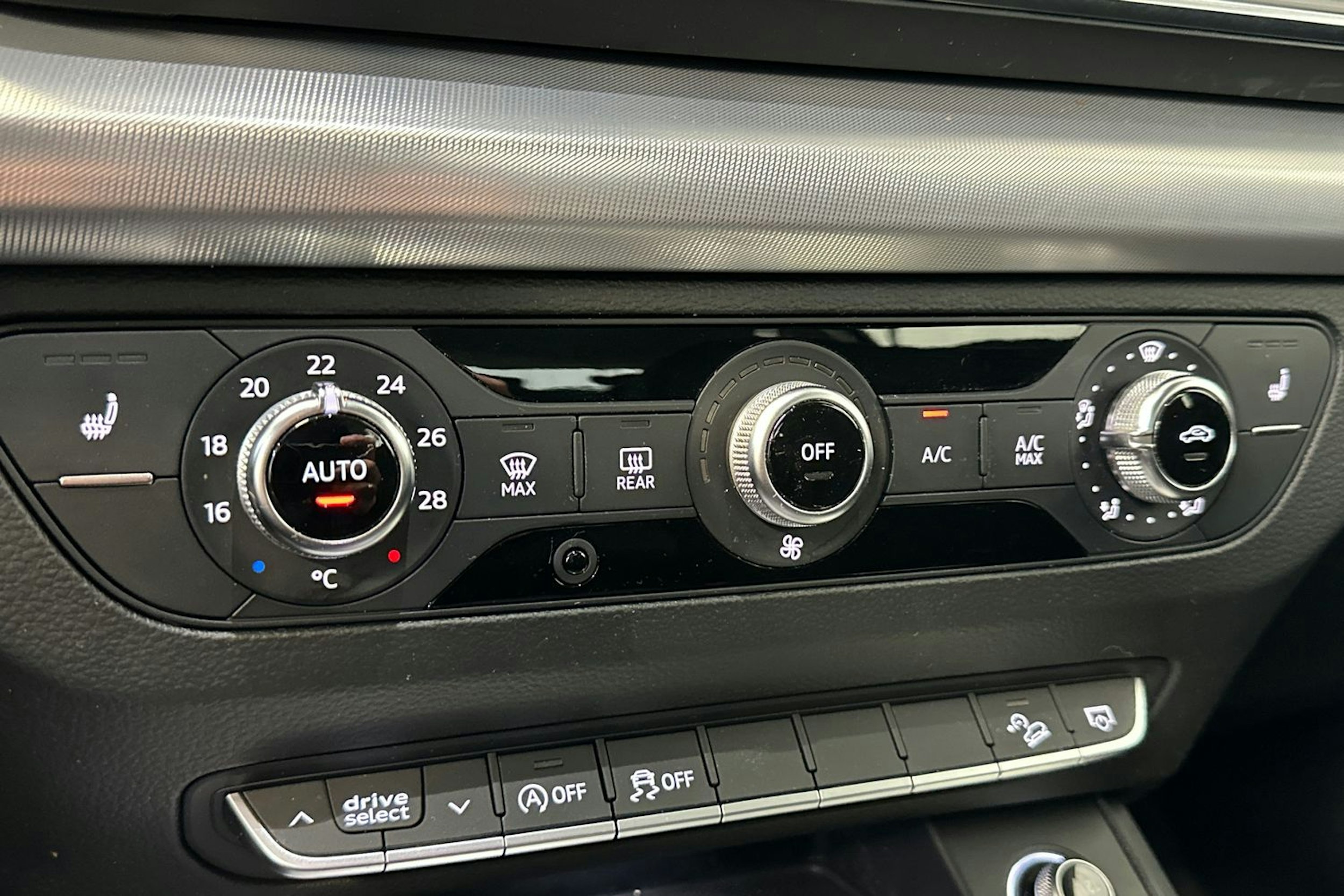 valkoinen Audi Q5 2018 kuva 25.