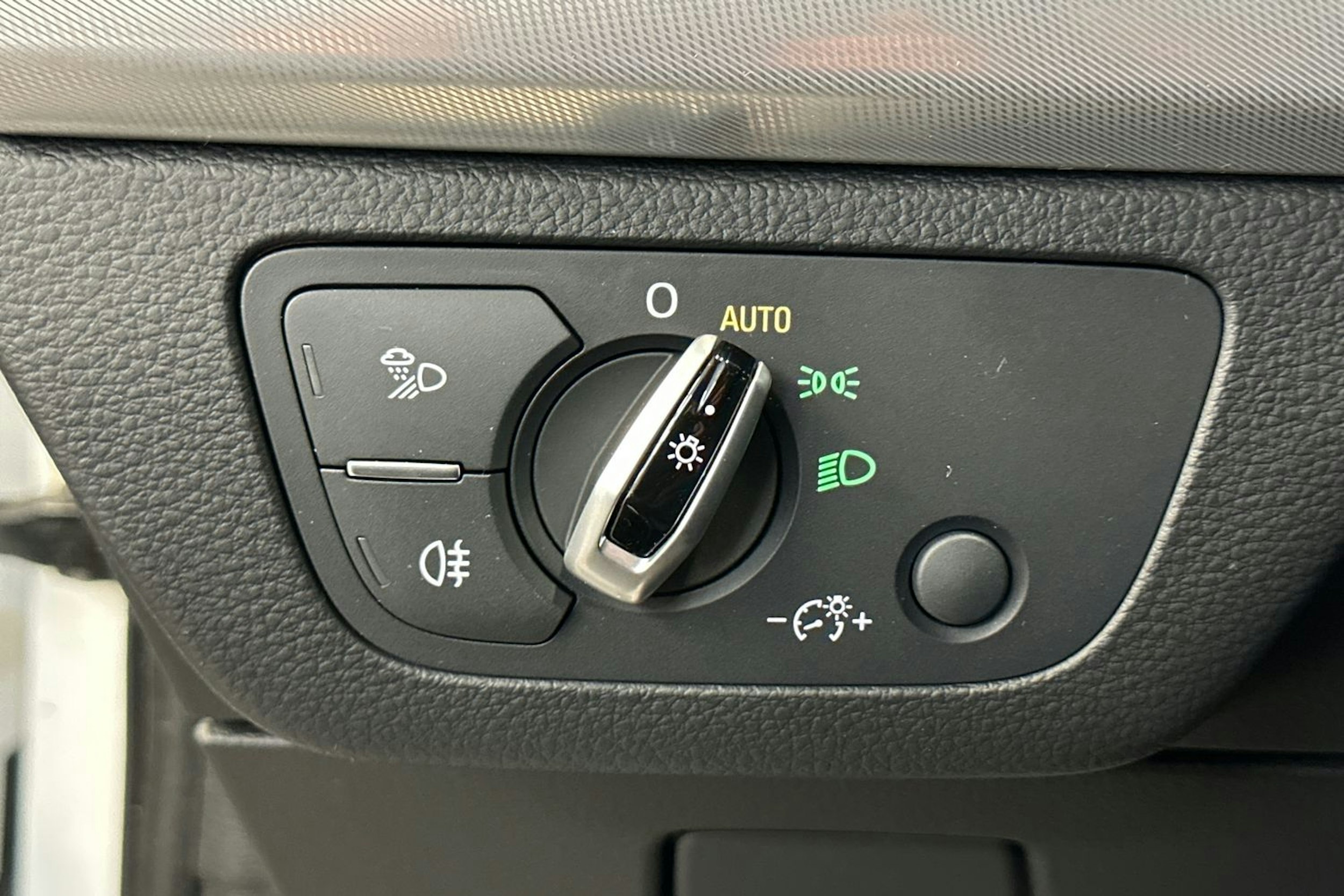valkoinen Audi Q5 2018 kuva 30.