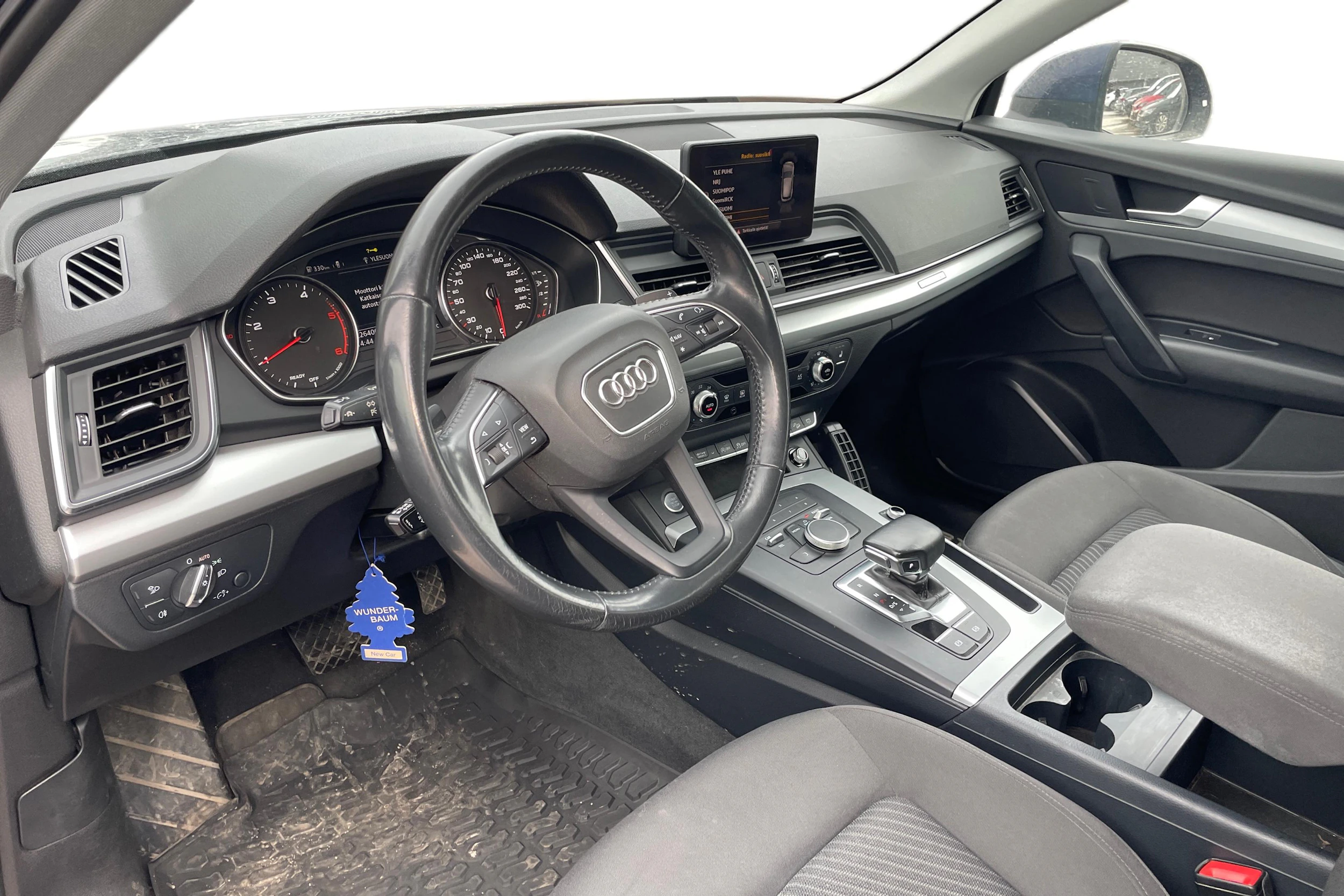 sininen Audi Q5 2018 kuva 3.
