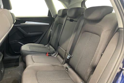 sininen Audi Q5 2018 kuva 8.