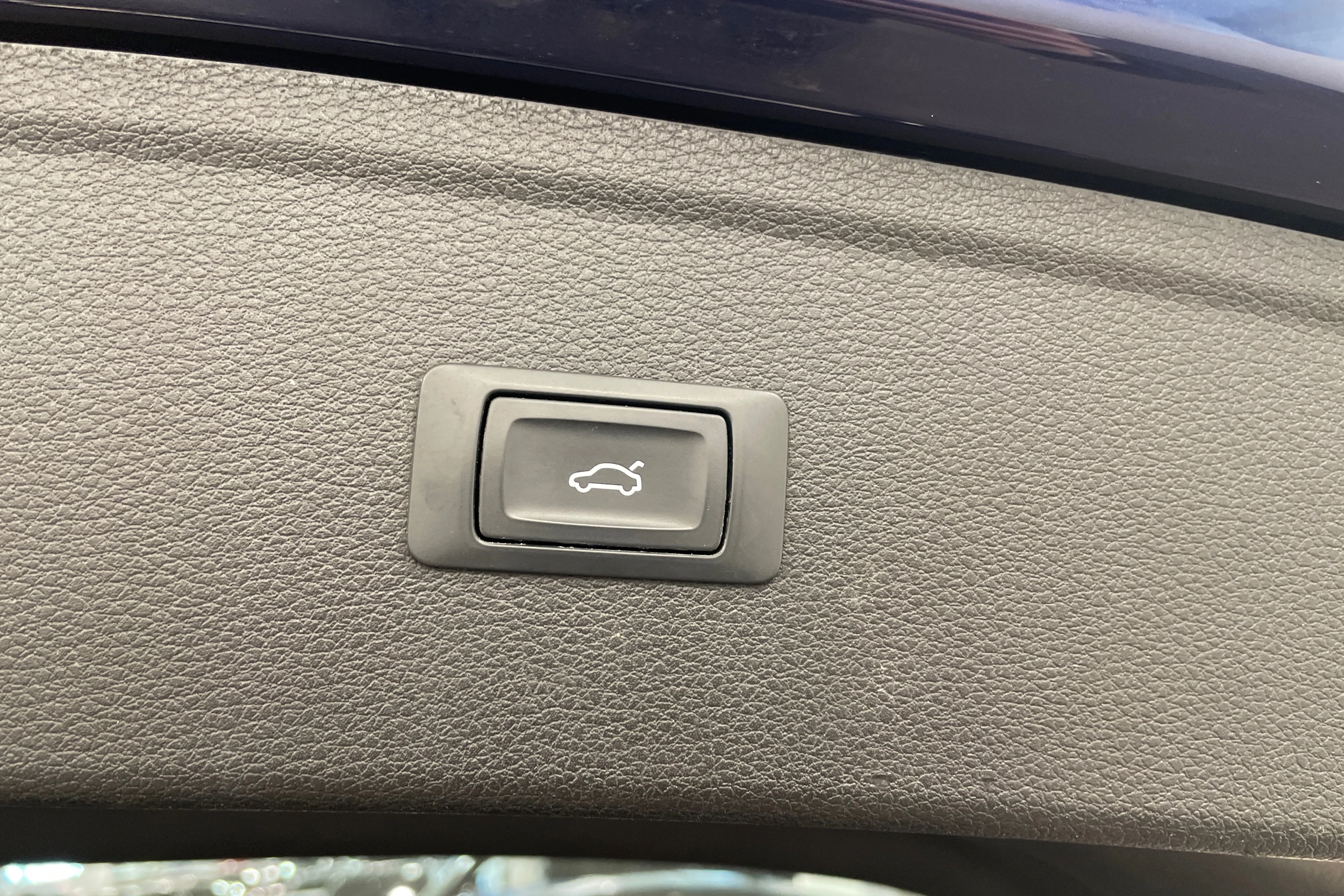 sininen Audi Q5 2018 kuva 14.