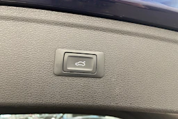 sininen Audi Q5 2018 kuva 14.