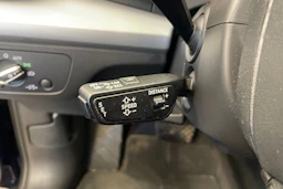 sininen Audi Q5 2018 kuva 15.