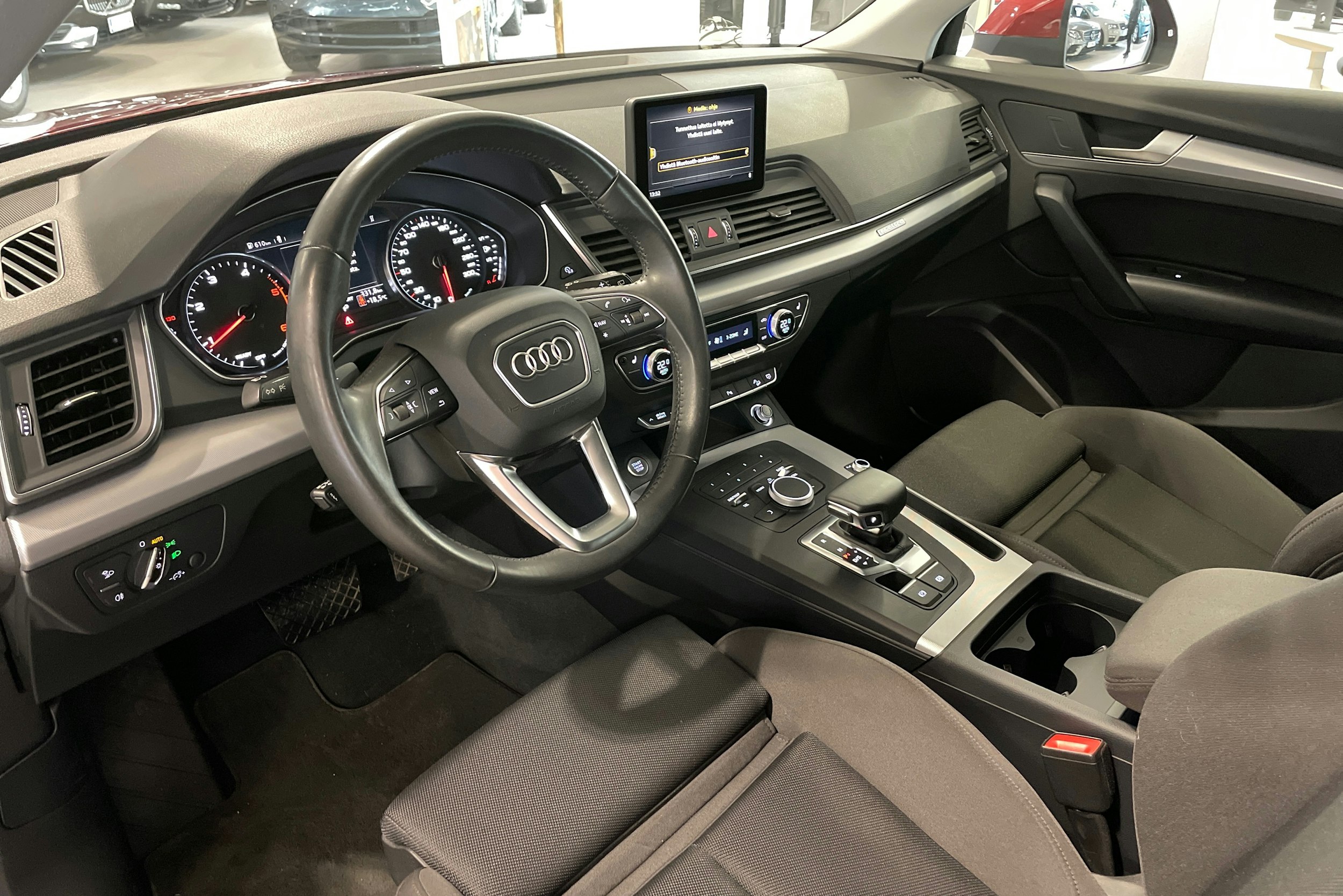 met. valkoinen Audi Q5 2018 kuva 6.