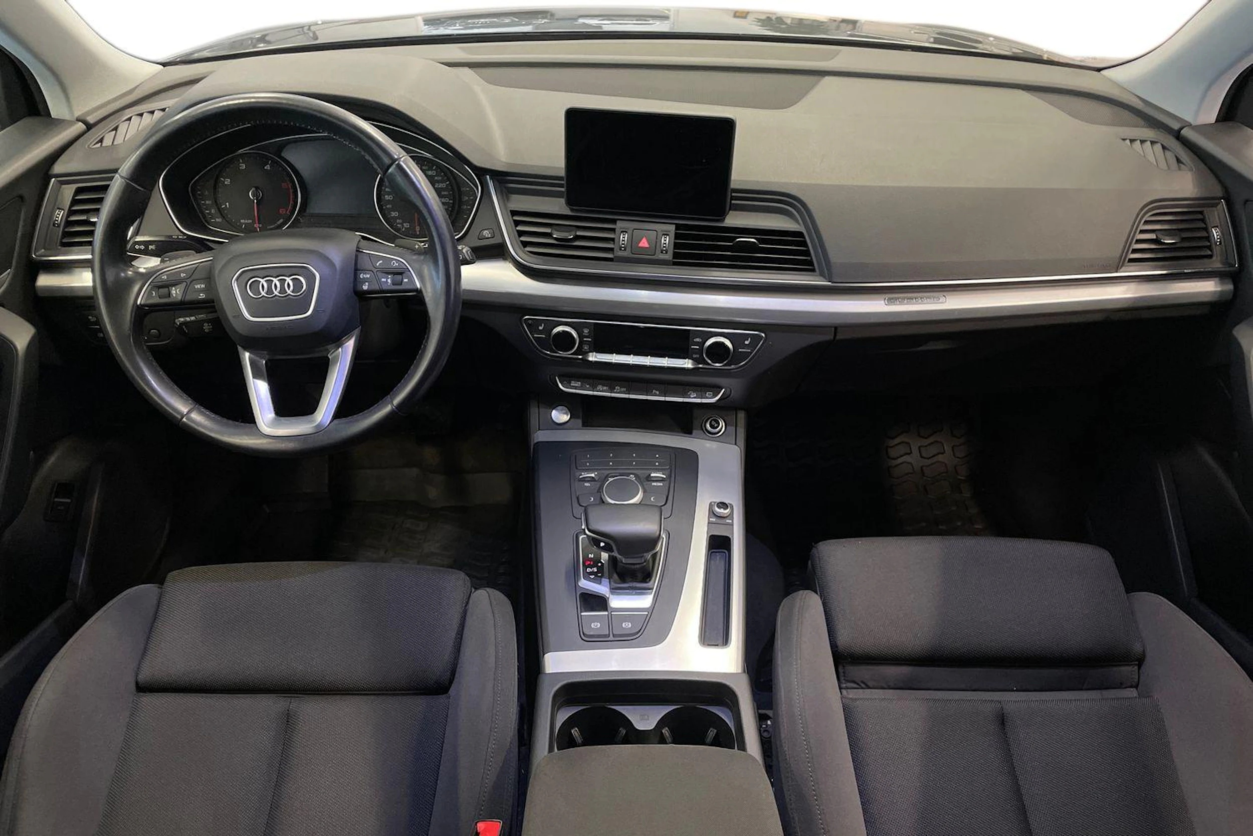 met. harmaa Audi Q5 2018 kuva 7.