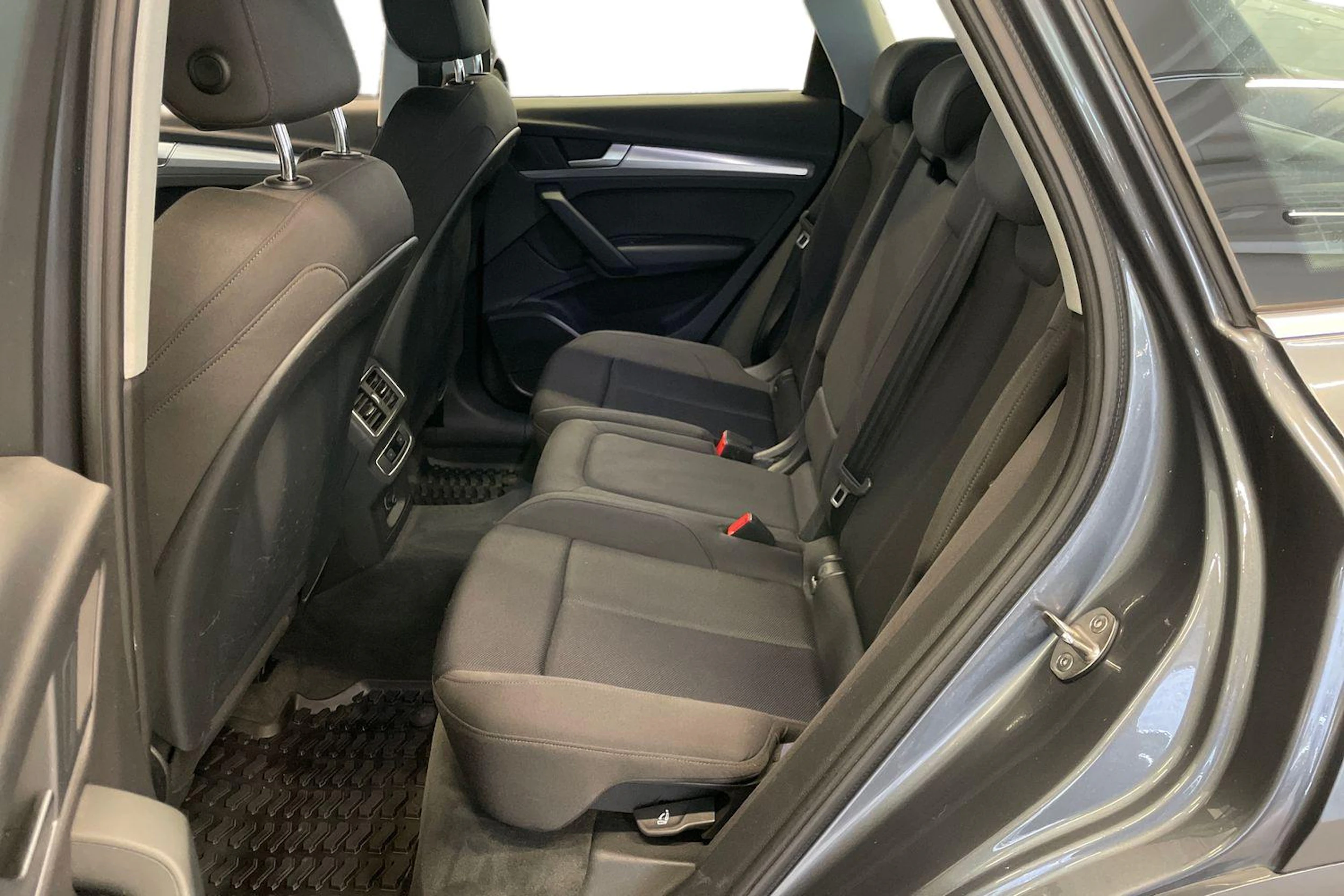 met. harmaa Audi Q5 2018 kuva 8.