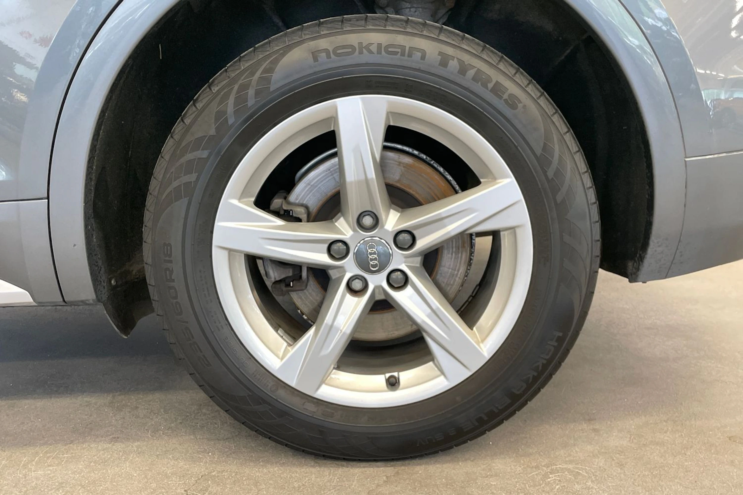 met. harmaa Audi Q5 2018 kuva 10.