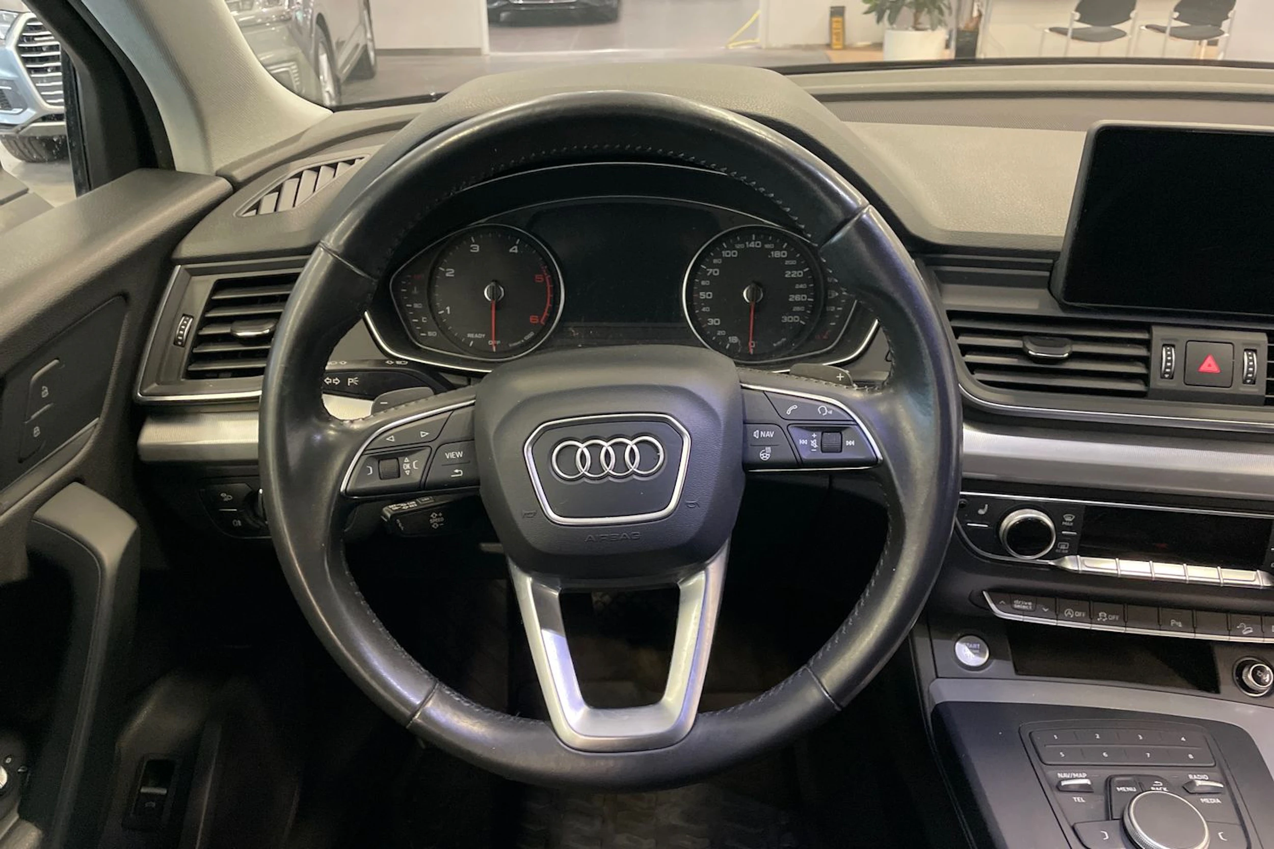 met. harmaa Audi Q5 2018 kuva 12.