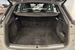 harmaa Audi Q5 2018 kuva 12.
