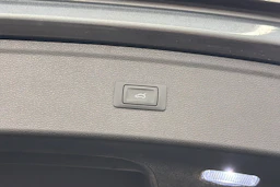 harmaa Audi Q5 2018 kuva 13.