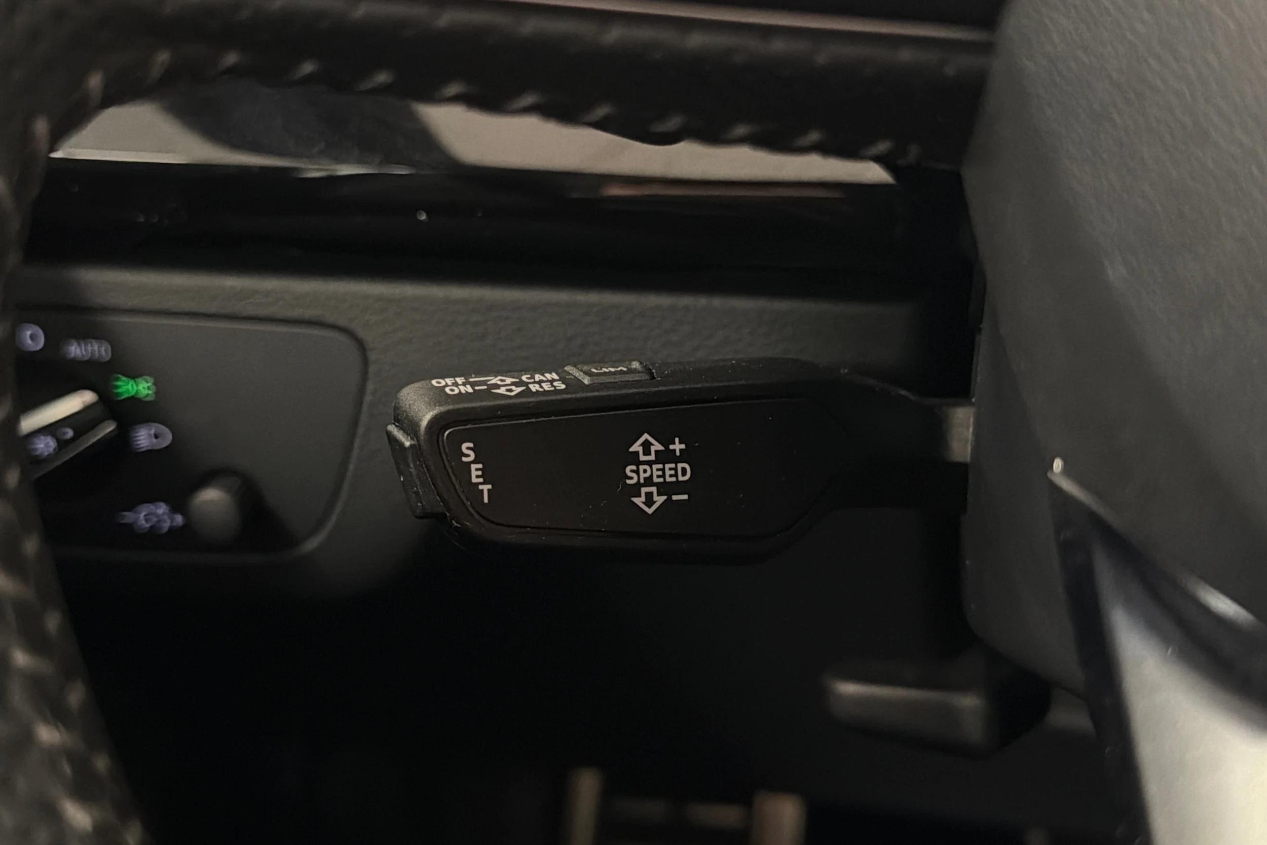 harmaa Audi Q5 2018 kuva 19.