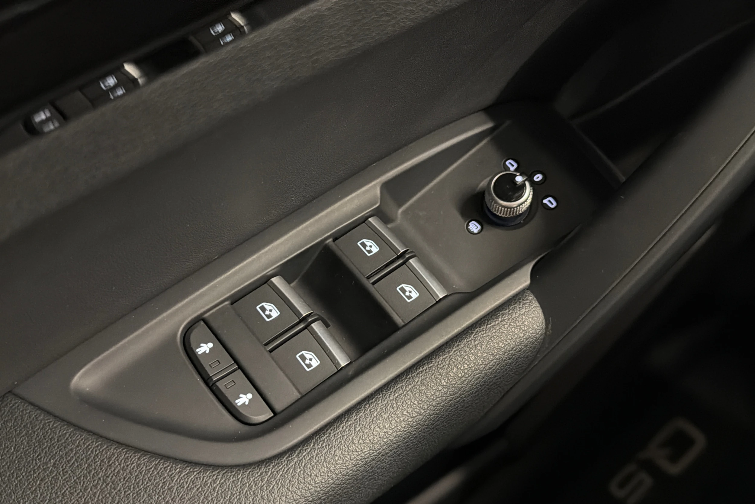 harmaa Audi Q5 2018 kuva 21.