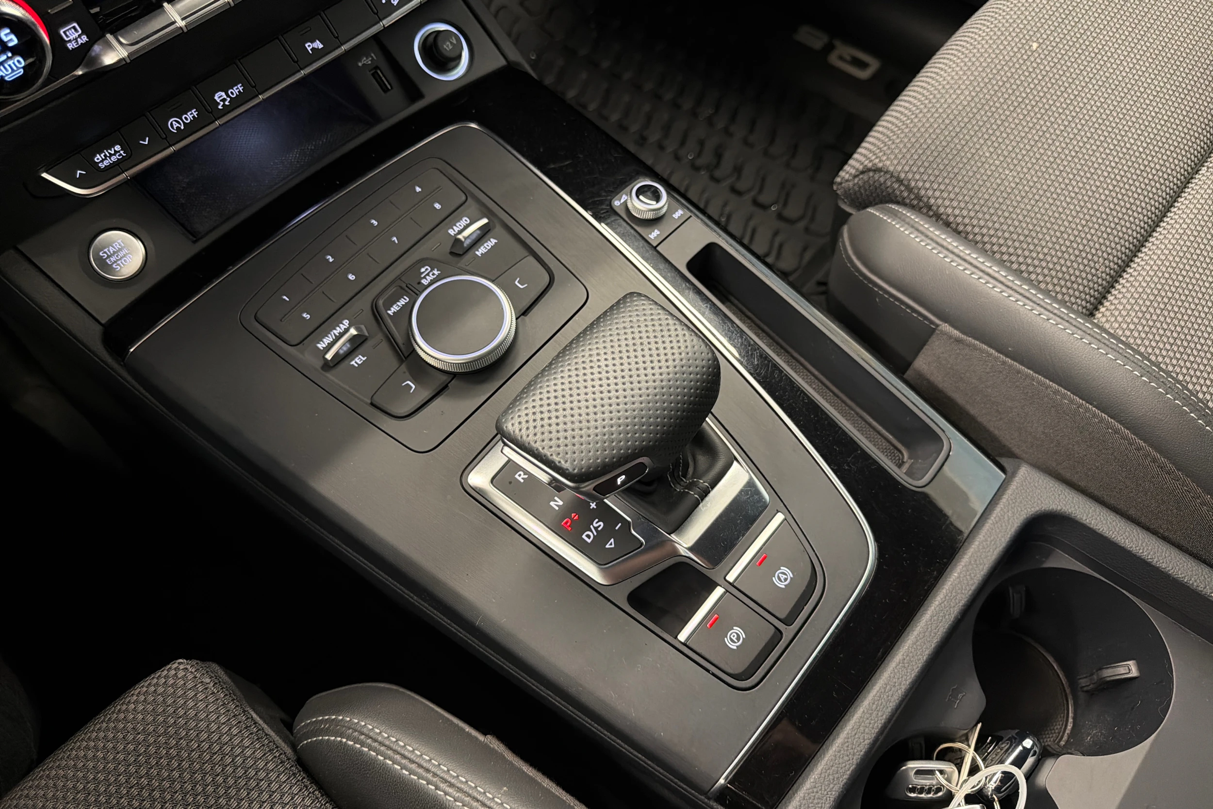 harmaa Audi Q5 2018 kuva 22.