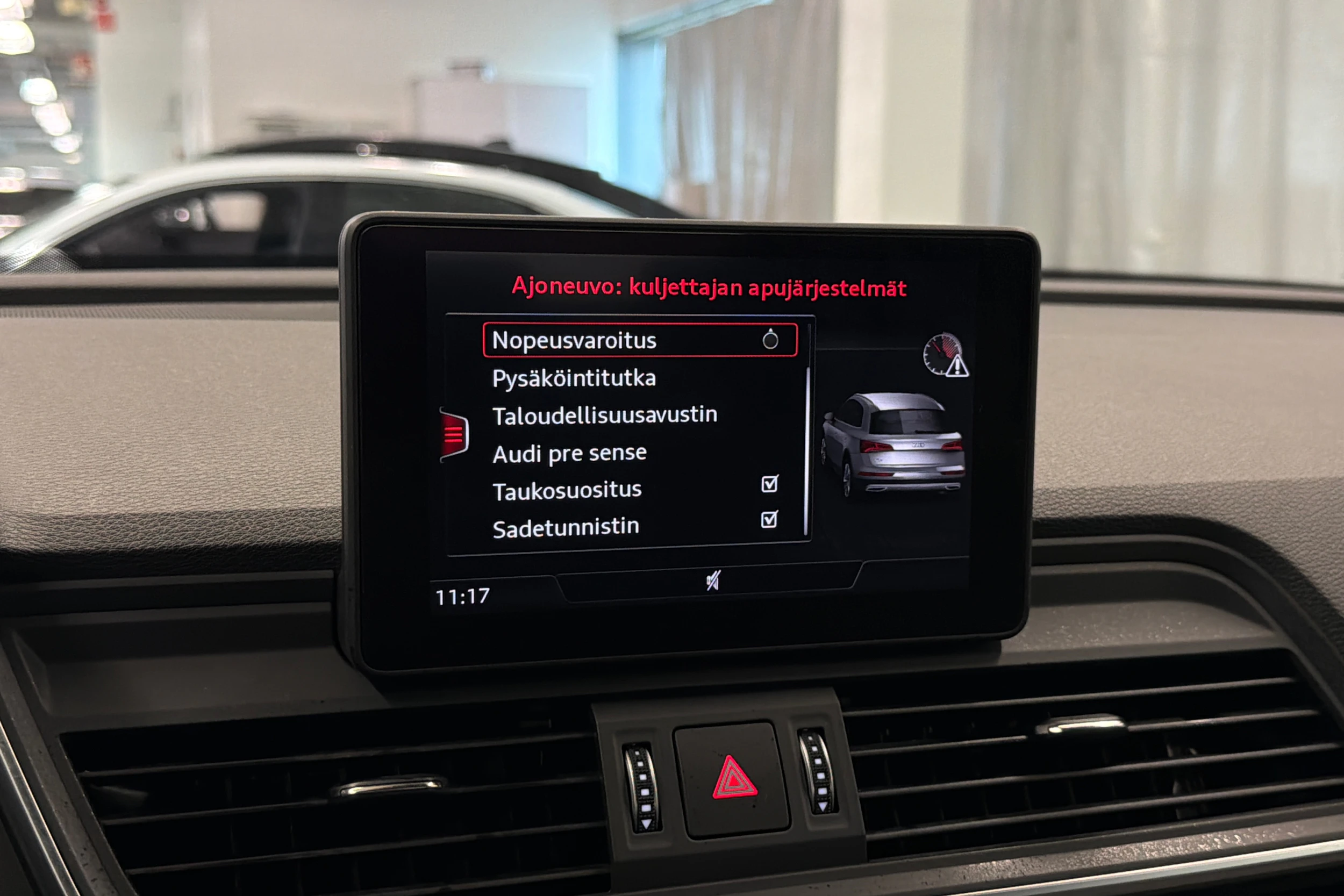 harmaa Audi Q5 2018 kuva 27.