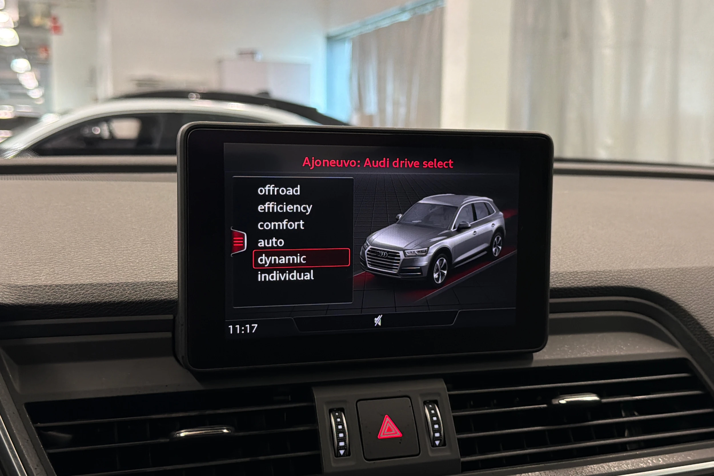 harmaa Audi Q5 2018 kuva 28.