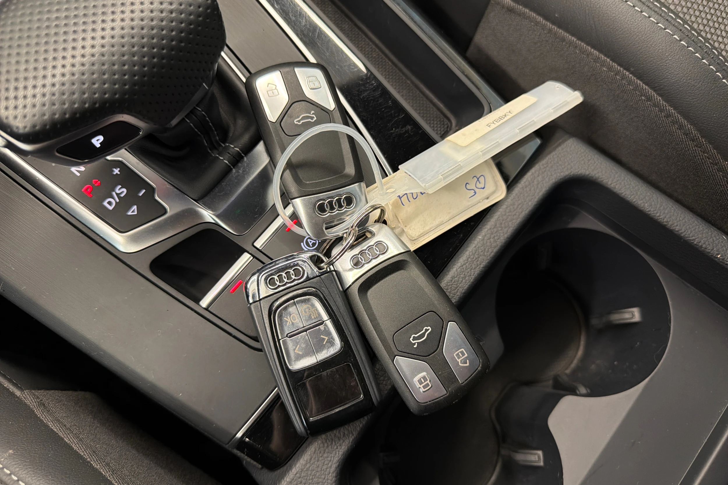harmaa Audi Q5 2018 kuva 30.