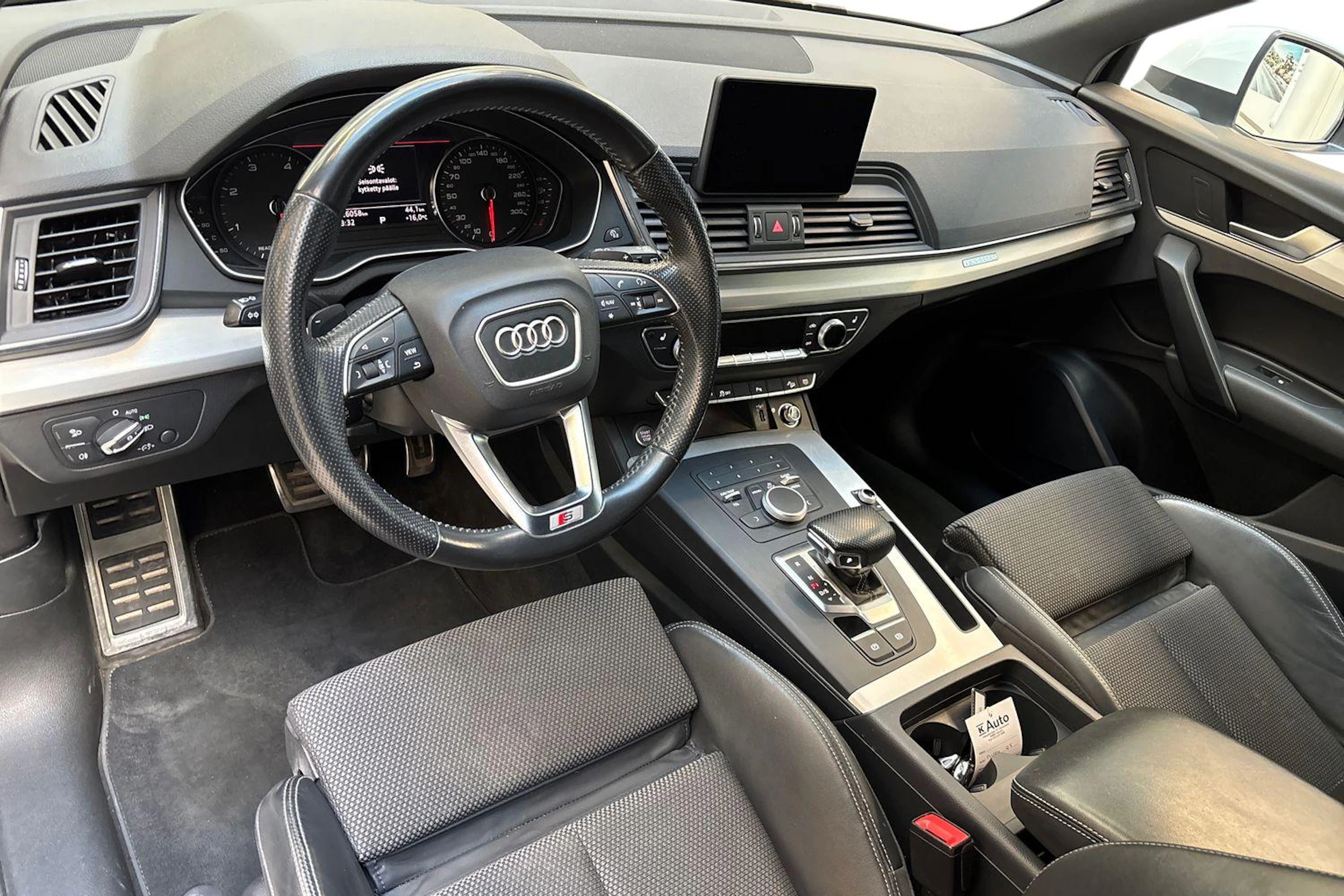 valkoinen Audi Q5 2018 kuva 8.