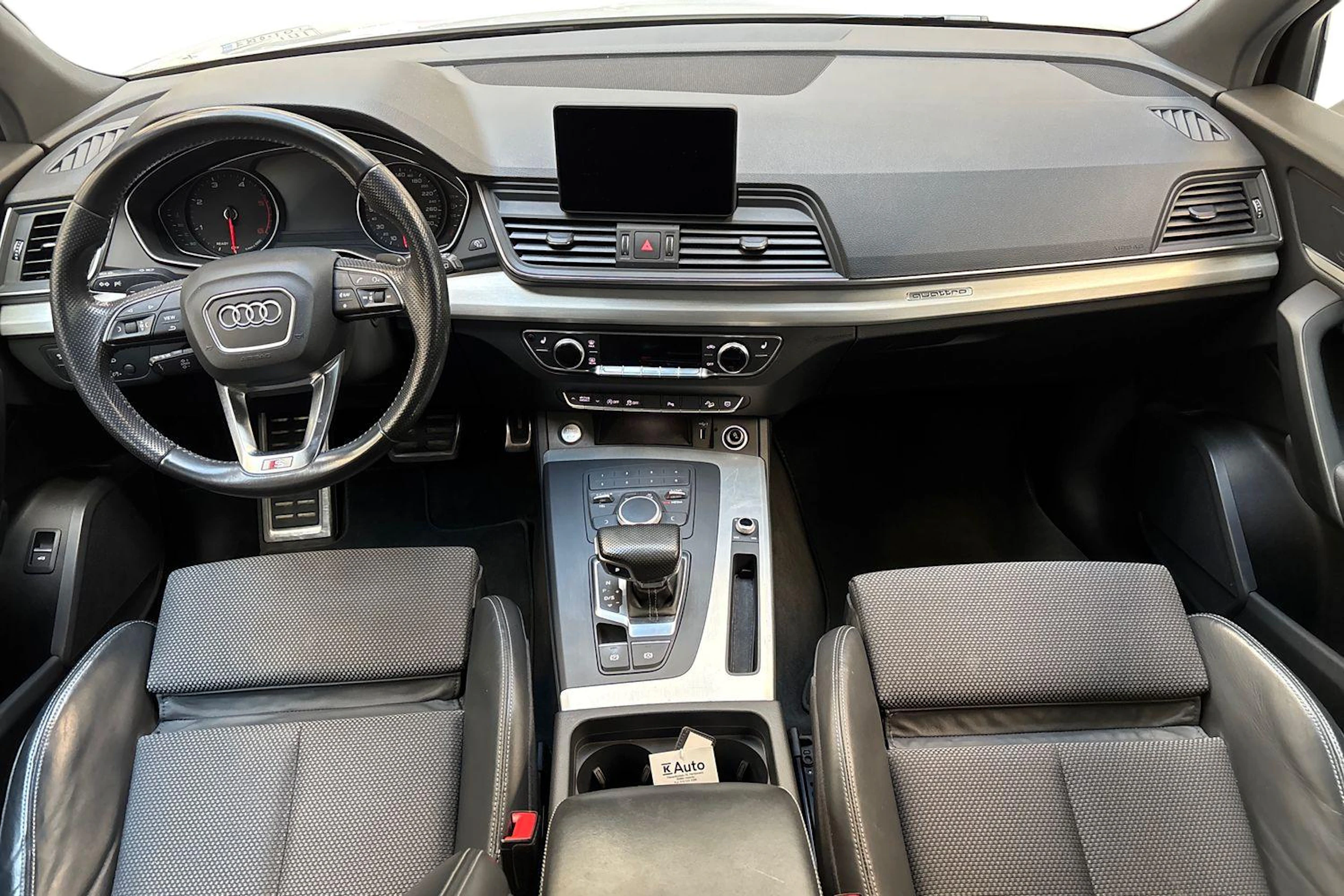 valkoinen Audi Q5 2018 kuva 9.
