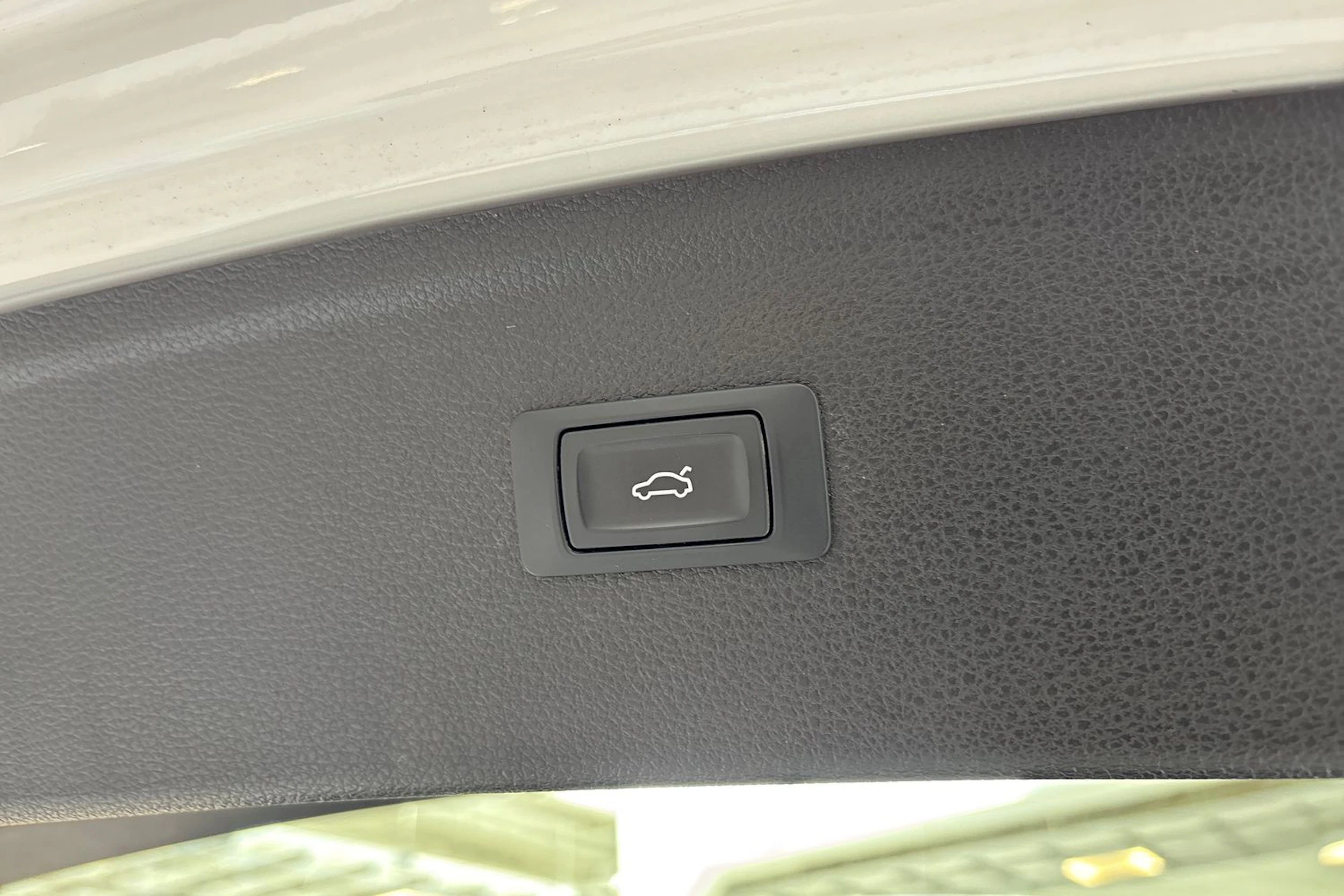 valkoinen Audi Q5 2018 kuva 16.