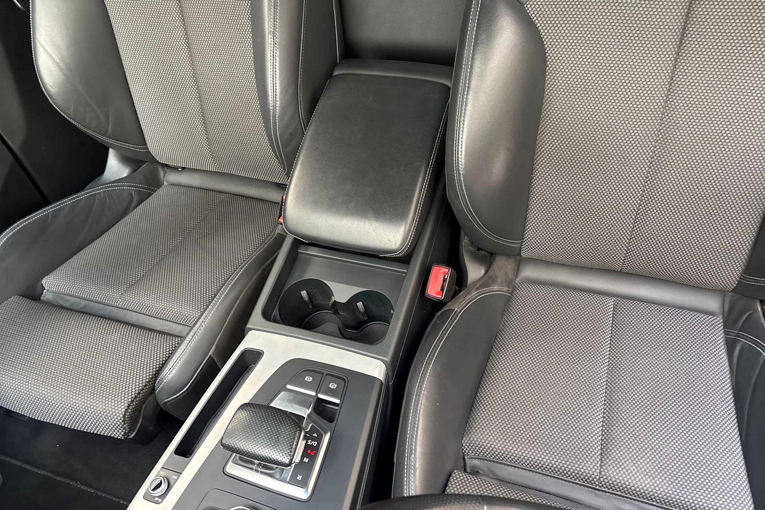 valkoinen Audi Q5 2018 kuva 26.