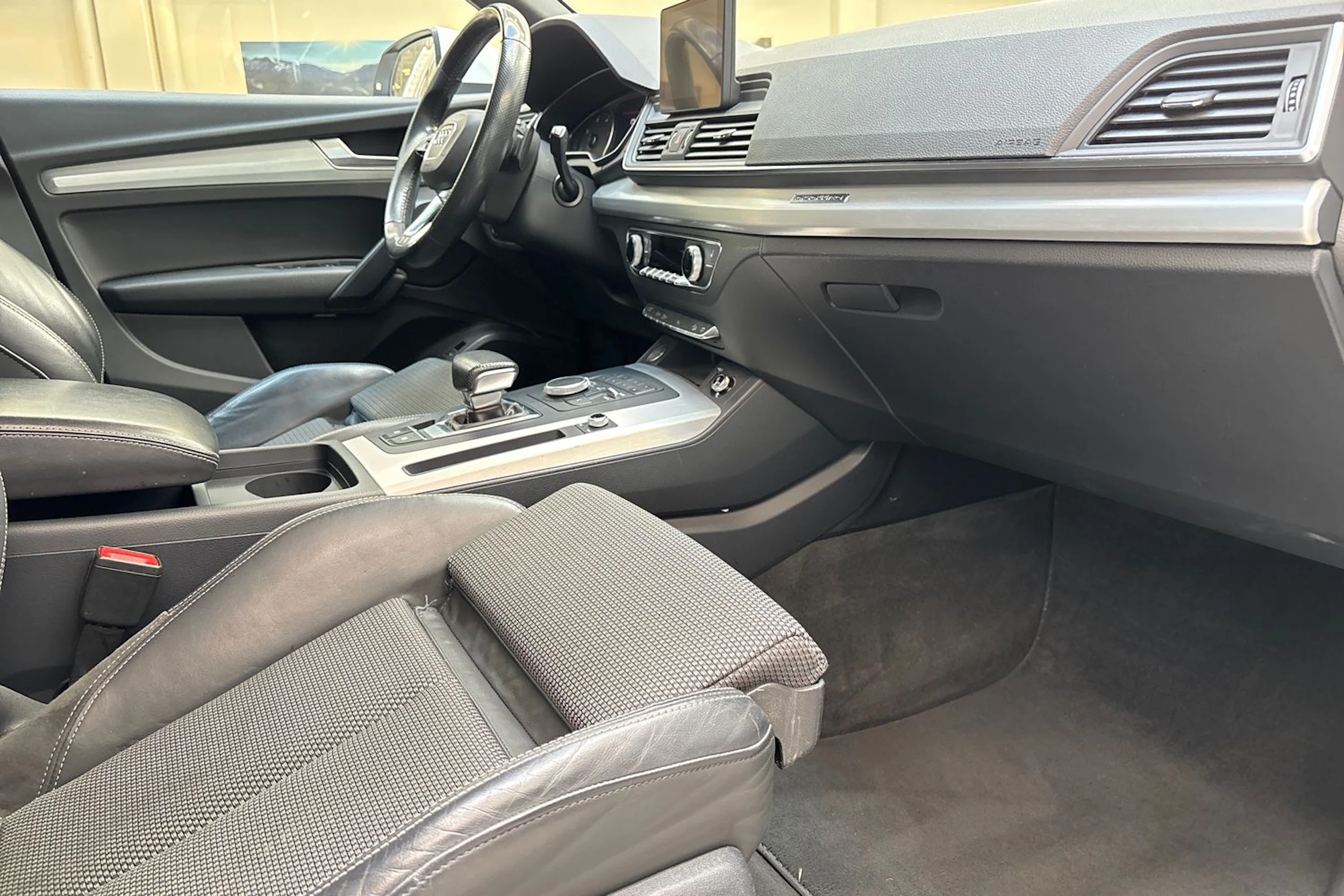 valkoinen Audi Q5 2018 kuva 27.