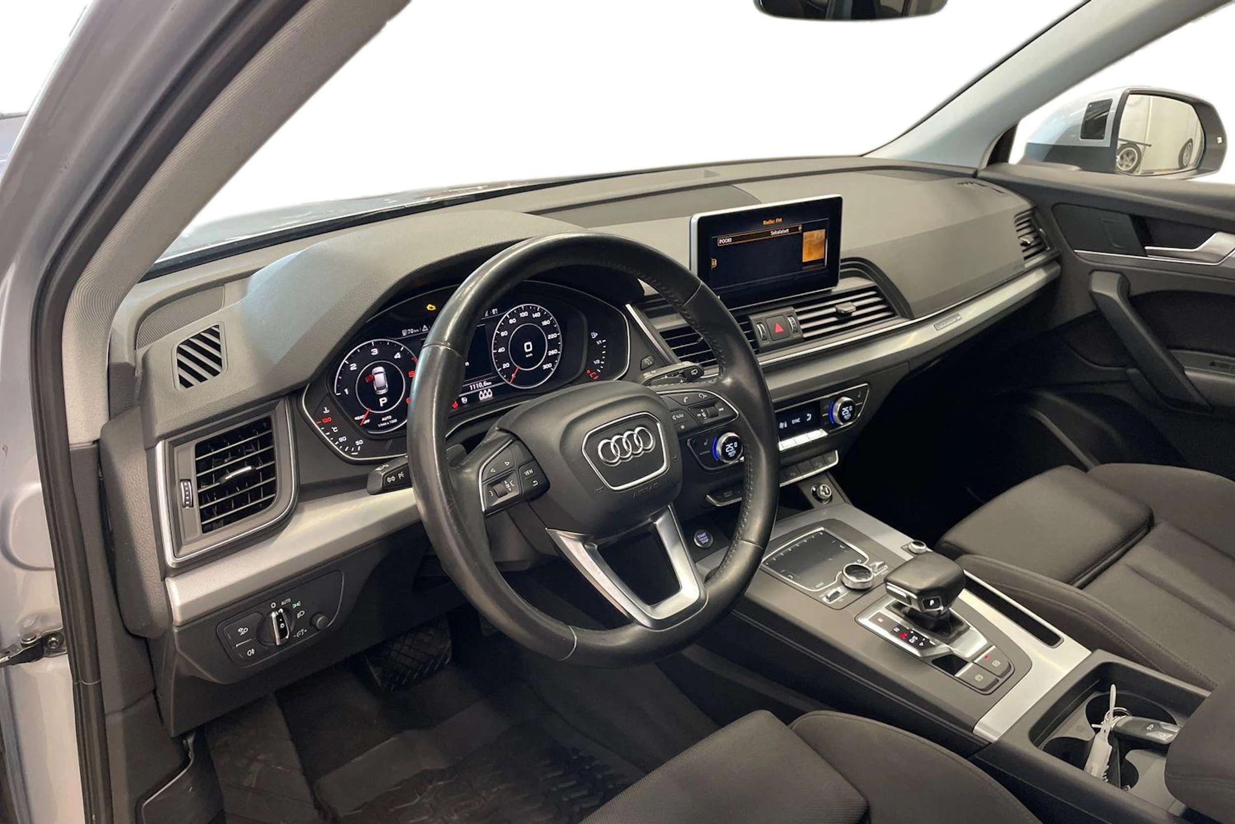 Hopea Audi Q5 2018 kuva 6.