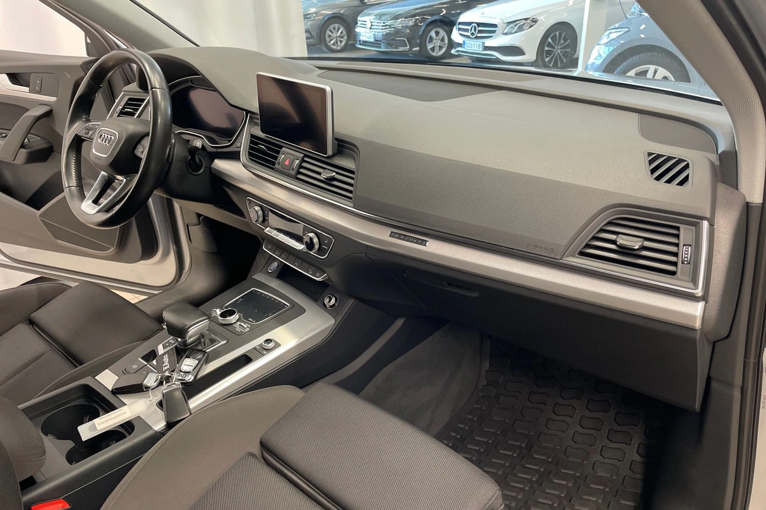 Hopea Audi Q5 2018 kuva 23.
