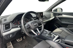 Musta Audi Q5 2018 kuva 3.