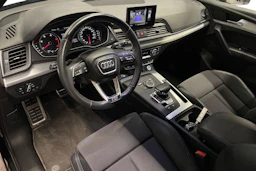 Musta Audi Q5 2018 kuva 6.