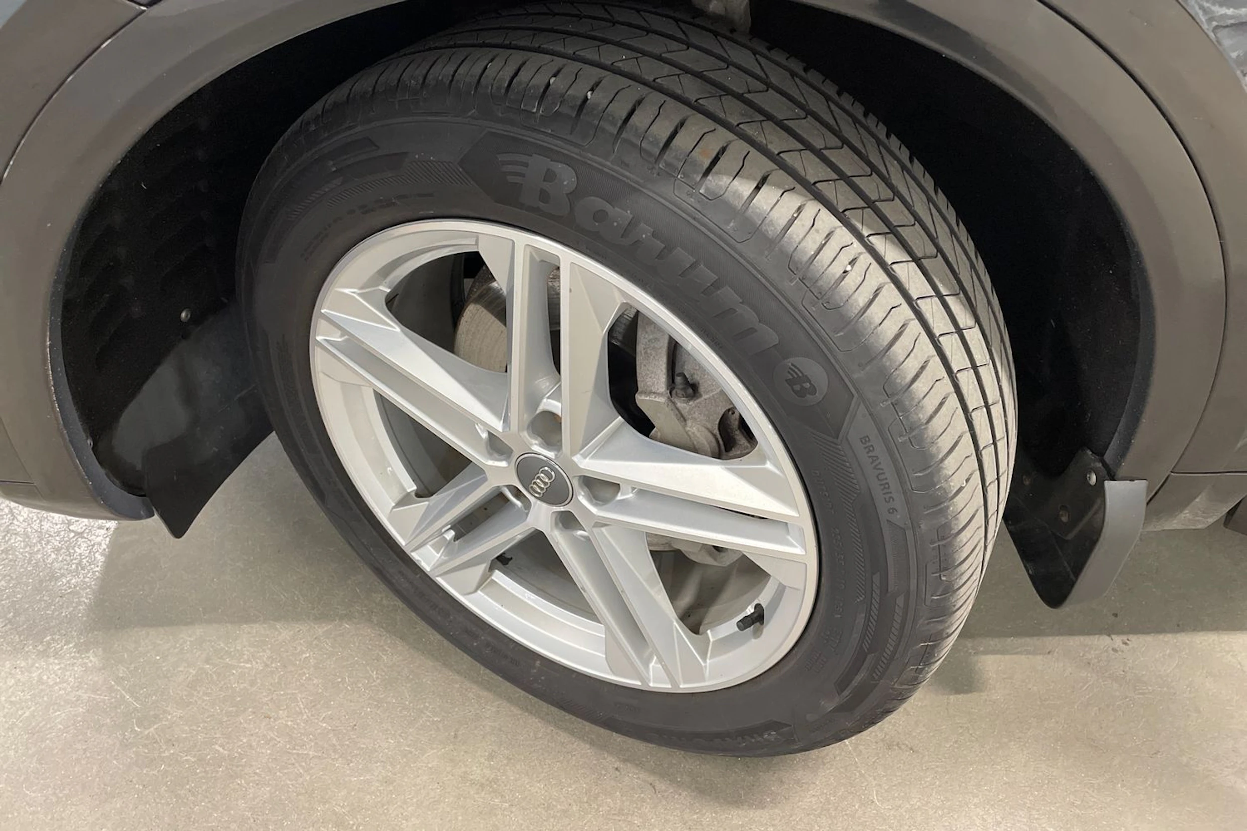 Musta Audi Q5 2018 kuva 10.