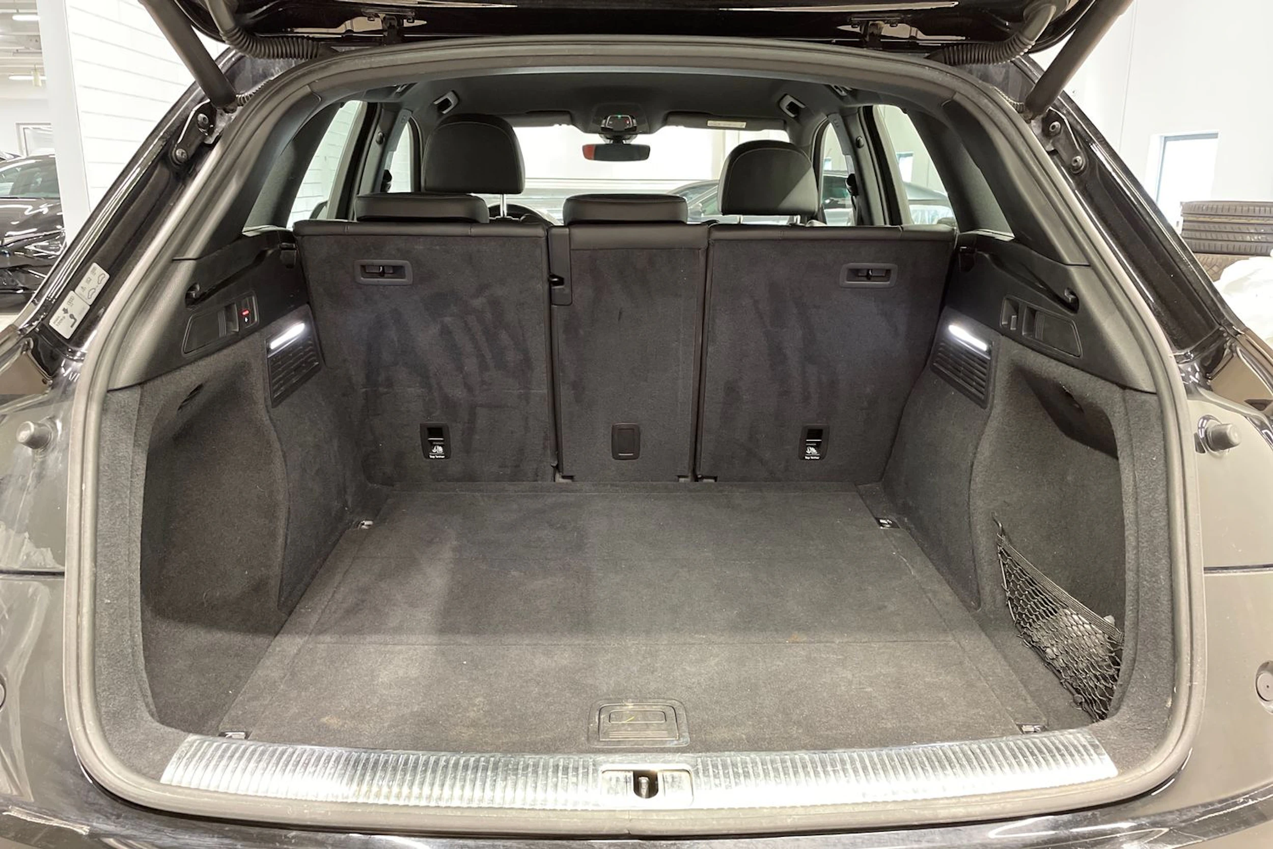 Musta Audi Q5 2018 kuva 12.