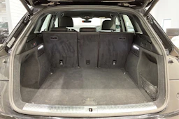 Musta Audi Q5 2018 kuva 12.