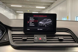 Musta Audi Q5 2018 kuva 16.