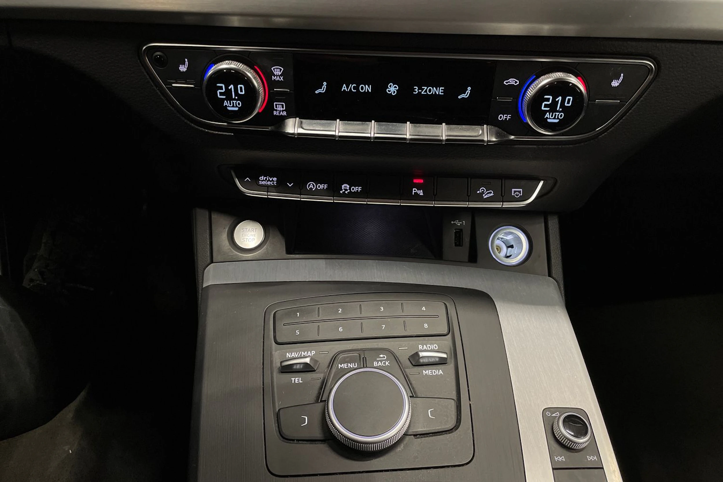 Musta Audi Q5 2018 kuva 17.
