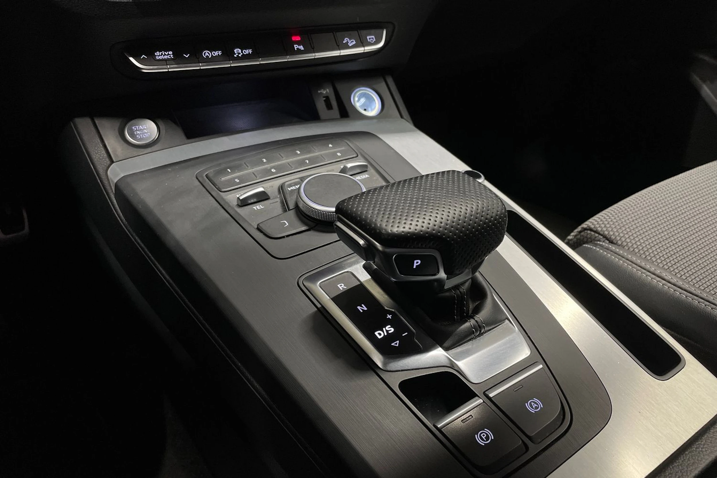 Musta Audi Q5 2018 kuva 18.