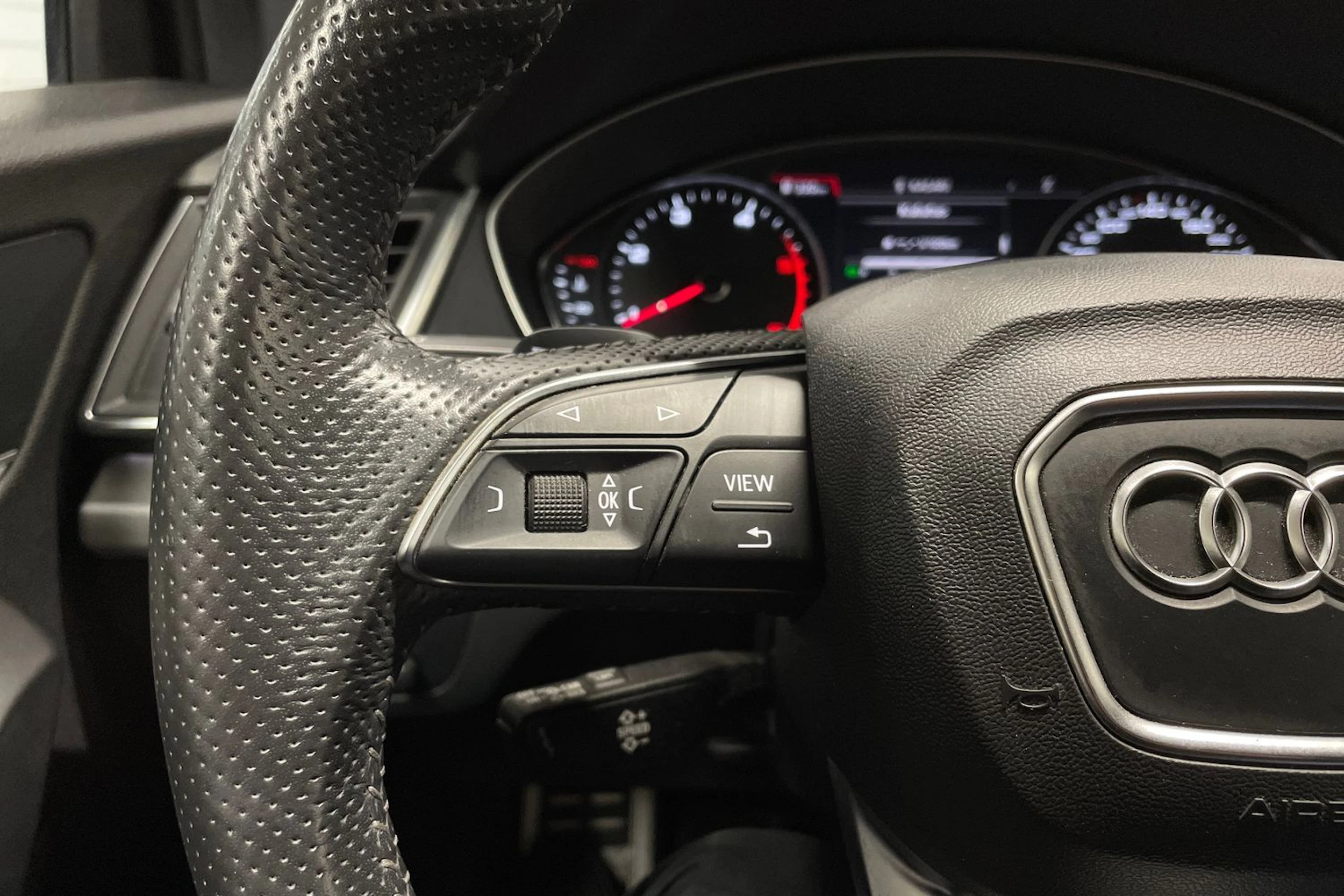 Musta Audi Q5 2018 kuva 20.